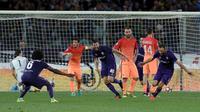 Para pemain Fiorentina merayakan gol ke gawang AS Roma pada laga Serie A di Artemio Franchi, Firenze, Minggu (18/9/2016). (AFP/Andreas Solaro)