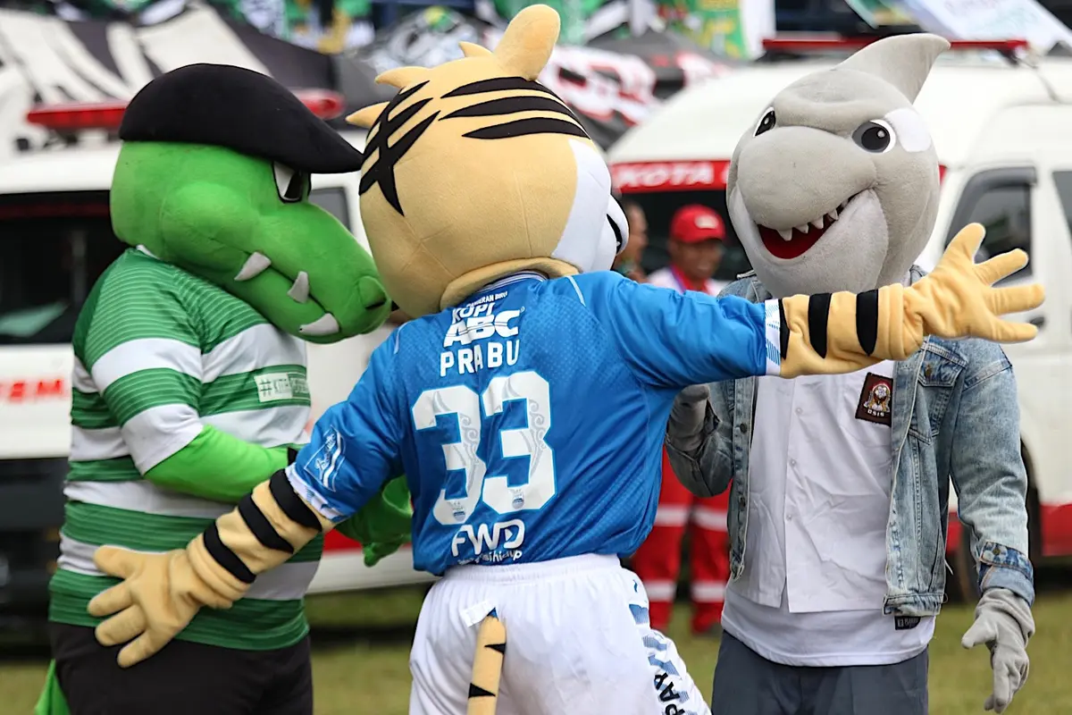 Maskot Persib Bandung dan Persebaya Surabaya