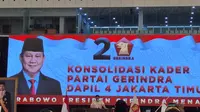 Ketua Umum Gerindra Prabowo Subianto memberikan pidato pada acara konsolidasi akbar wilayah Jakarta Timur di GOR Velodrome, Minggu (16/7/2023). (Liputan6.com/Lizsa Egeham)