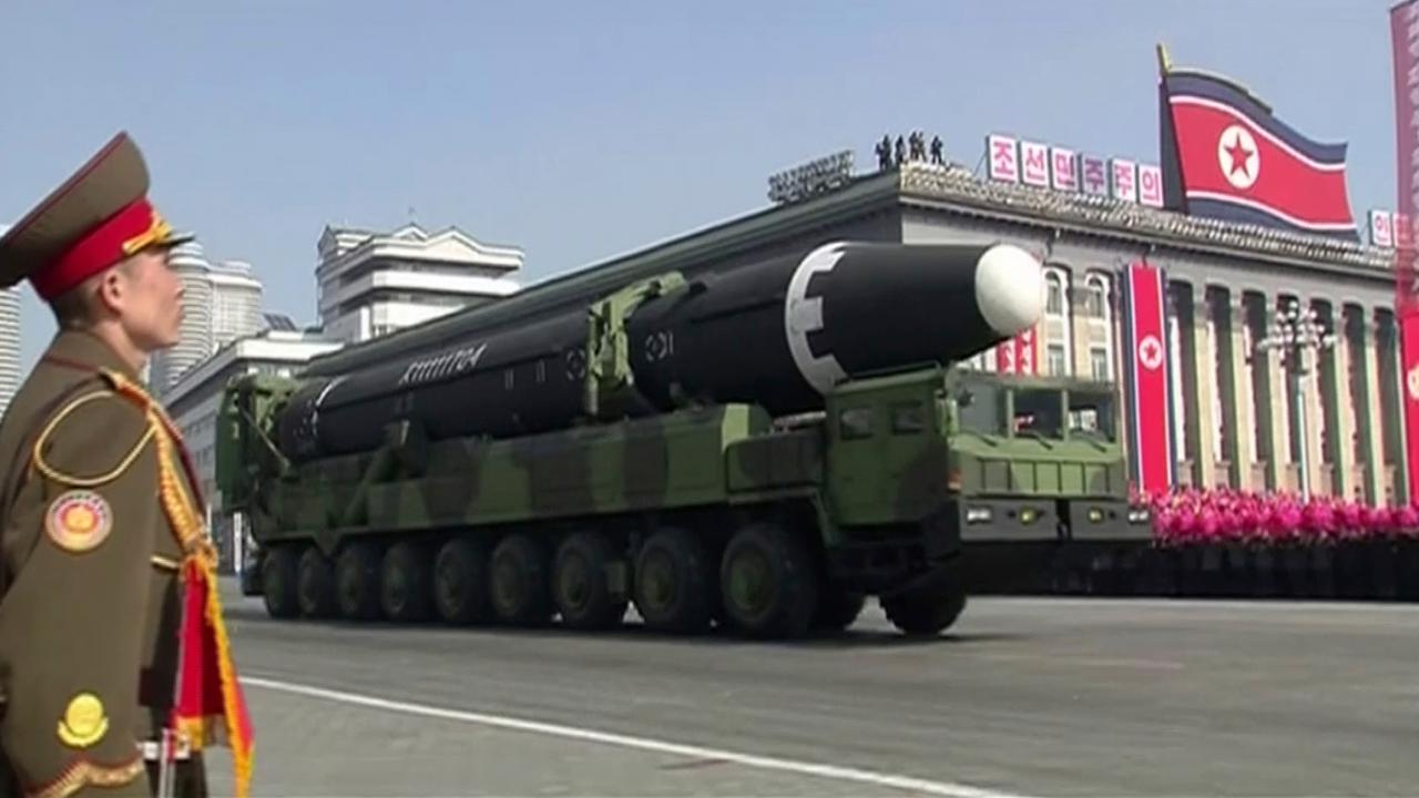 Jelang Olimpiade PyeongChang 2018, Korea Utara Gelar Parade Militer