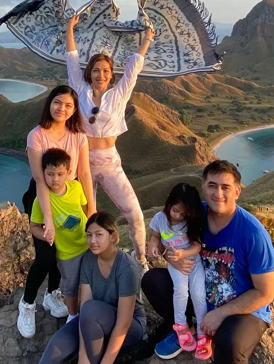 Nadia Mulya (Instagram/nadiamulya)