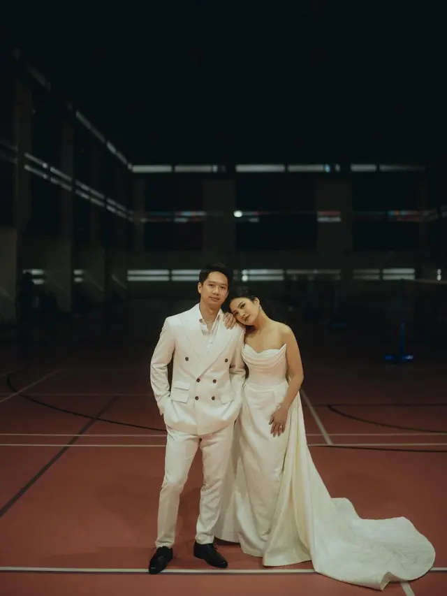 Nuansa Putih Bersih, Ini 7 Potret Prewedding Kevin Sanjaya dan Valencia Tanoe di Lapangan Badminton