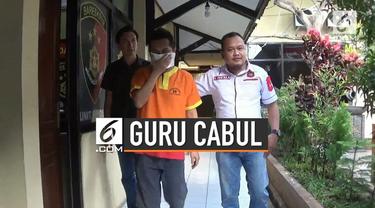 Seorang guru di Lamongan, Jawa Timur lakukan tindak asusila pada muridnya sendiri. Tak tanggung-tanggung, jumlah korbannya mencapai 30 orang.