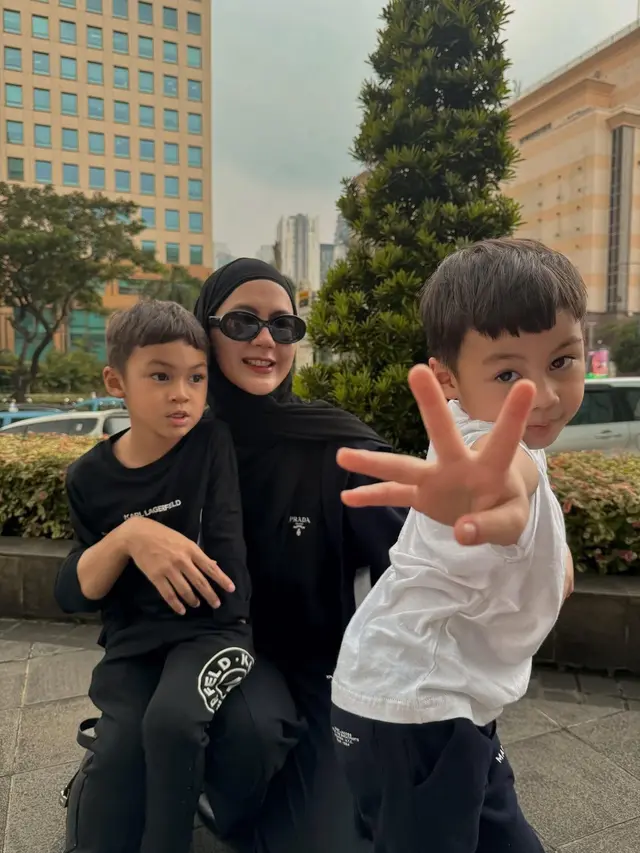 Paula Verhoeven menikmati quality time bersama kedua buah hatinya (Instagram/@paula_verhoeven)