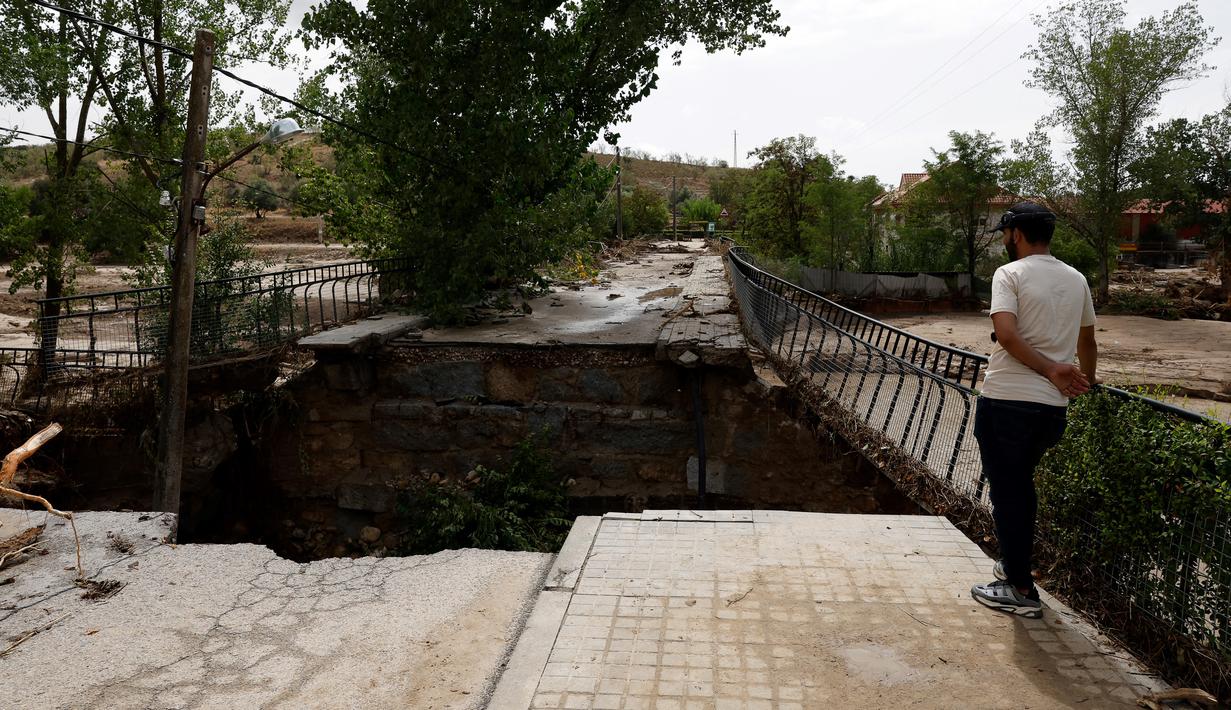 Beberapa jalur metro ditutup di Madrid pada Senin pagi karena banjir yang disebabkan oleh hujan deras semalaman. (Oscar DEL POZO CAÑAS / AFP)