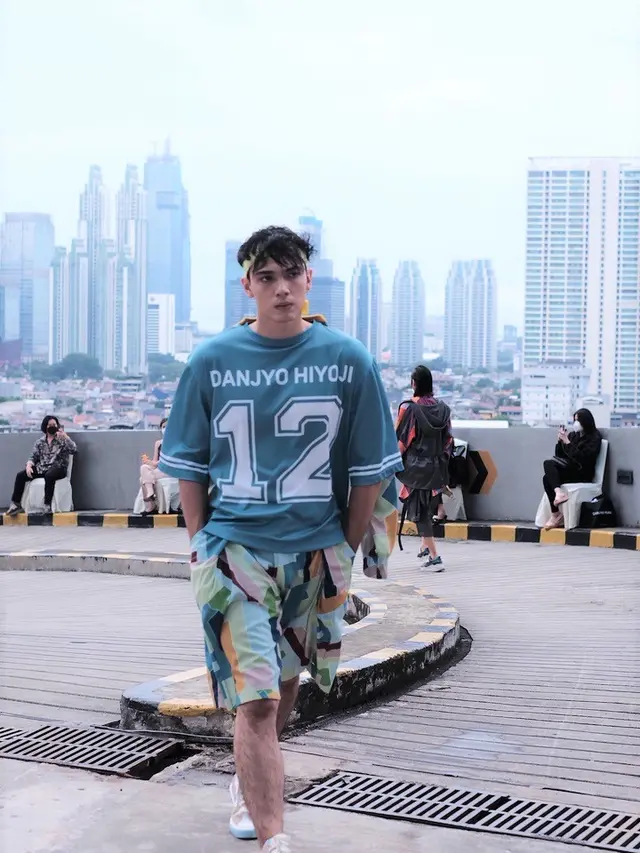 Prediksi Tren Fashion 2022, Gaya Sporty dan Versatile