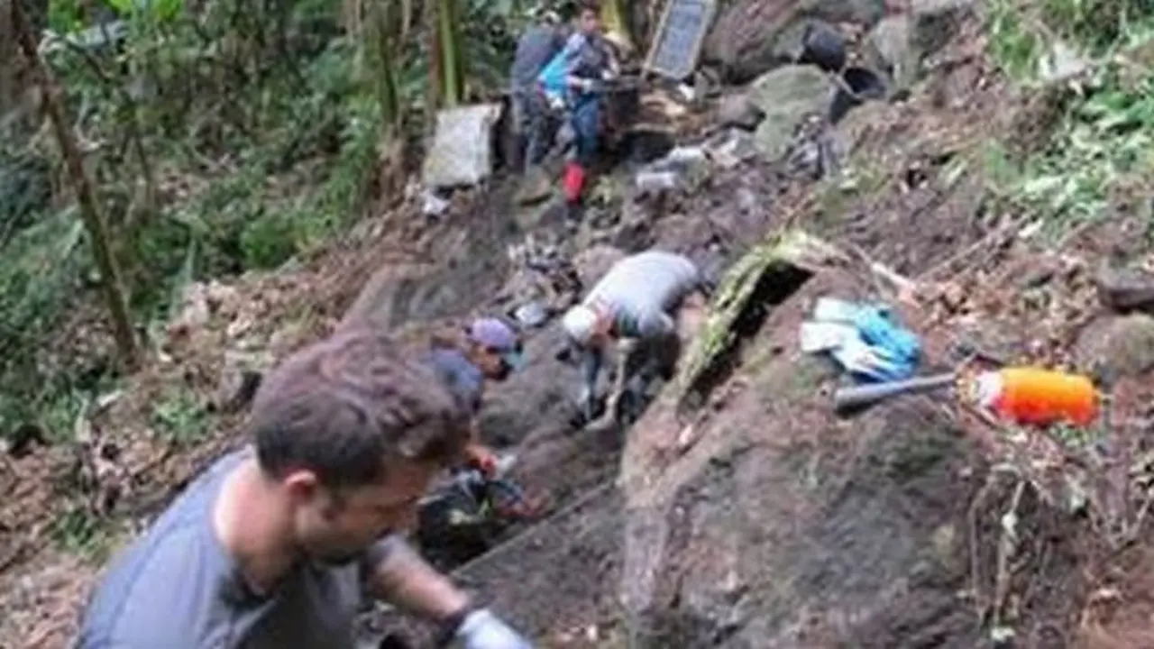 Tim AS yang menemukan 'jejak' diduga dari era Perang Dunia II. (BBC)