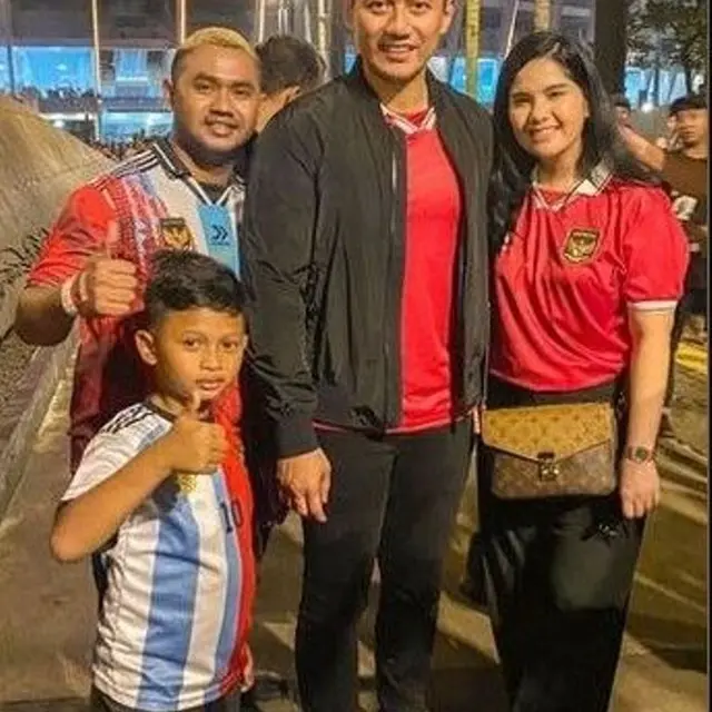 Tonton Laga Indonesia vs Argentina Bareng Keluarga, Annisa Pohan Pakai Tas Louis Vuitton Puluhan Juta Rupiah
