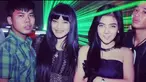 Foto yang memperlihatkan Bella Shofie sedang bersama mucikari RA atau Robbi Abbas, membantah kesaksian Bella Shofie yang tak mengakui kenal dengan sang mucikari tersebut.