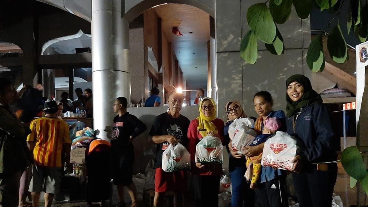 Wings memberikan bantuan ke korban banjir. Dok Wings