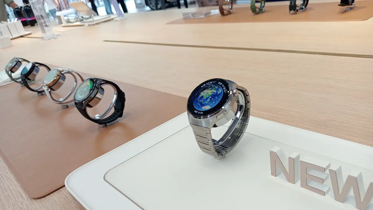 Huawei Watch GT 4 (Liputan6.com/Jonathan Pandapotan Purba)