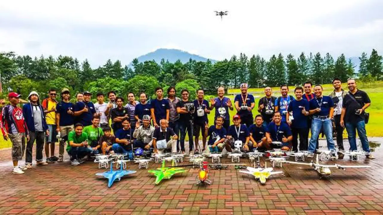 Asyiknya Menerbangkan Drone bersama Komunitas