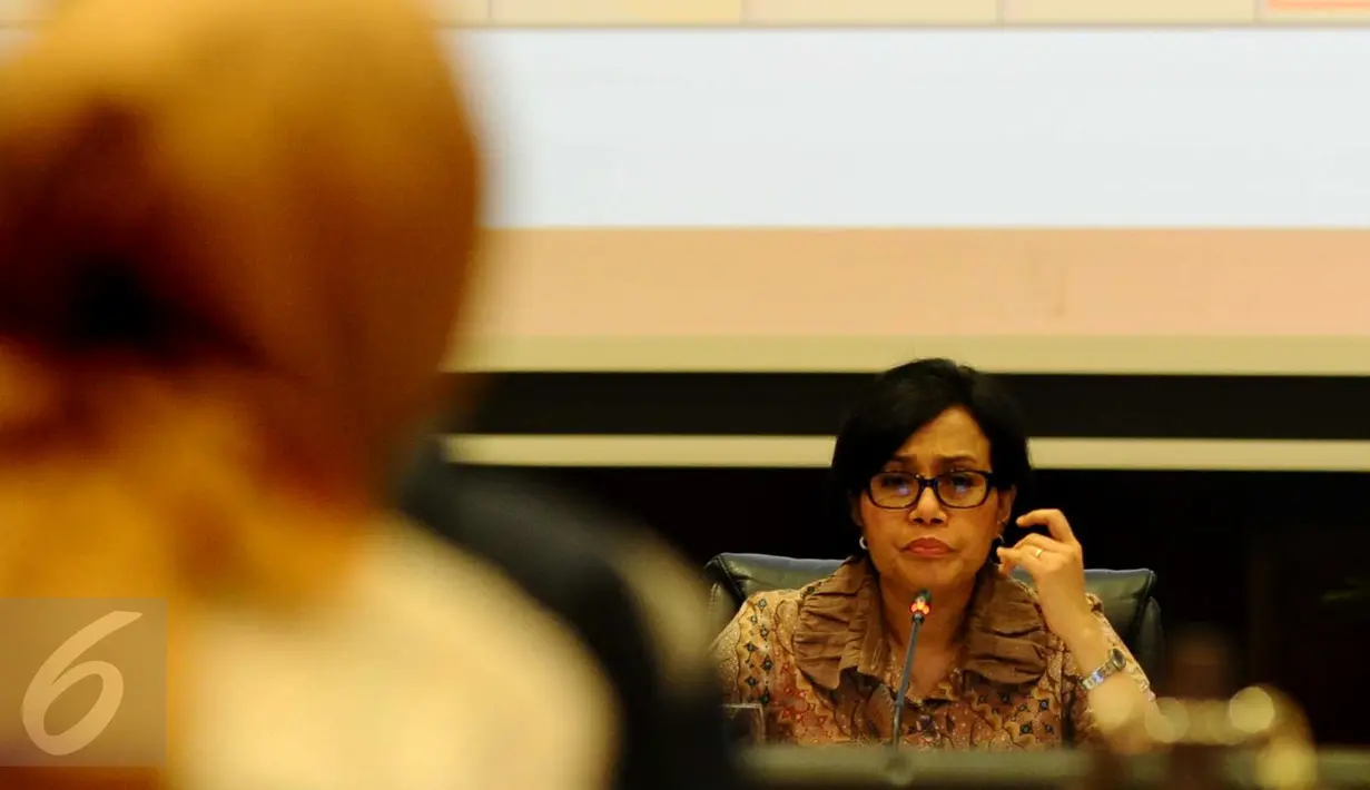 Menteri Keuangan Sri Mulyani saat konferensi pers APBN 2017 di kantor Kemenkeu, Jakarta, Kamis (27\10). Pertumbuhan ekonomi, sebagai indikator utama pencapaian, ditetapkan sebesar 5,1 persen untuk tahun depan. (Liputan6.com/Angga Yuniar)