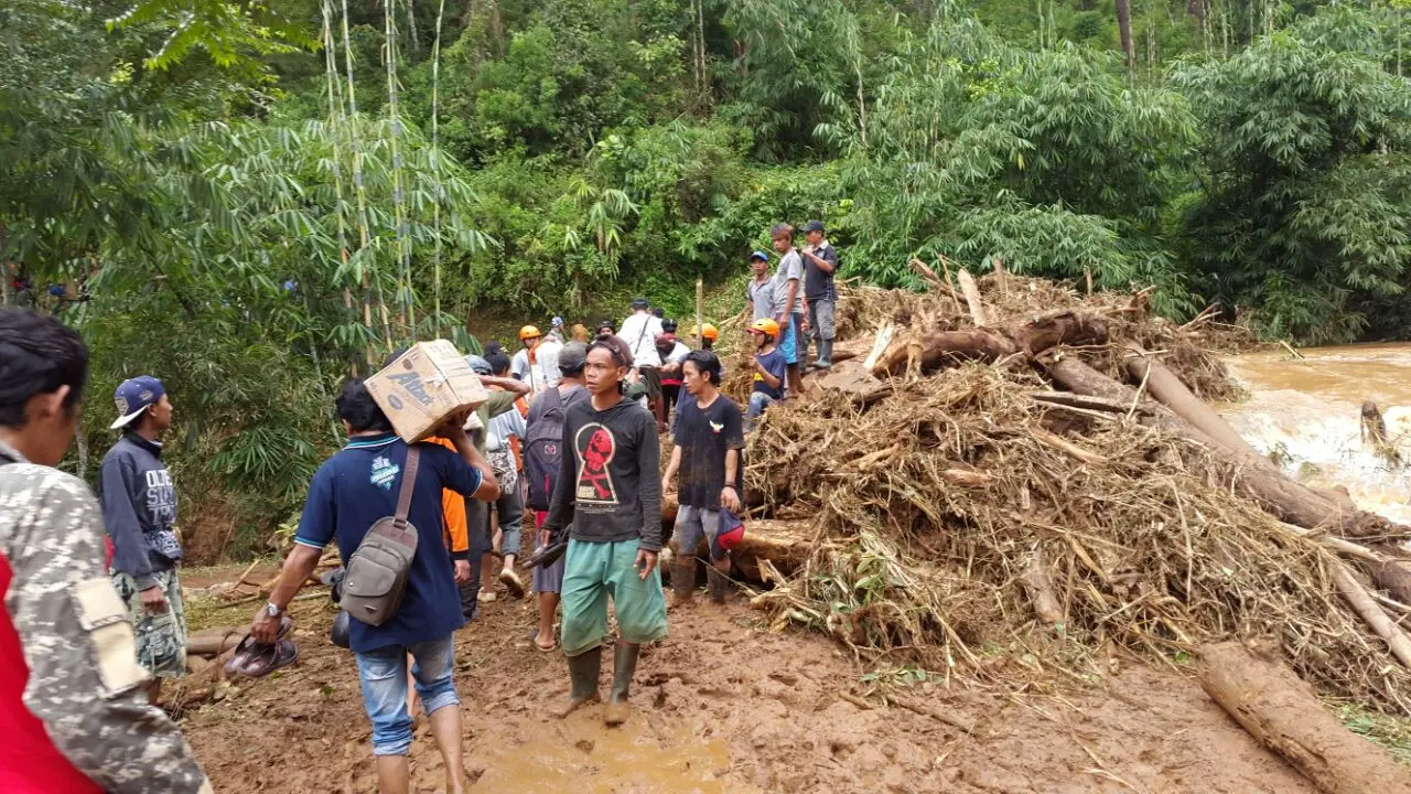 Warga Capar mengungsi. (Foto: Liputan6.com/Tagana Banyumas/Muhamad Ridlo)