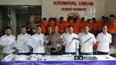 Resmob Polda Metro Jaya merilis hasil tindak kejahatan selama bulan November di Mapolda Metro Jaya Jakarta, Minggu (27/11). Polisi berhasil mengungkap tujuh kasus dengan 15 tersangka. (Liputan6.com/Helmi Affandi)