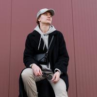 6 Hoodie Cowok yang Simpel tapi Statement, Oversized sampai Polos