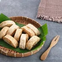 Kue Bandros (Credit: Shutterstock/tyasindayanti)