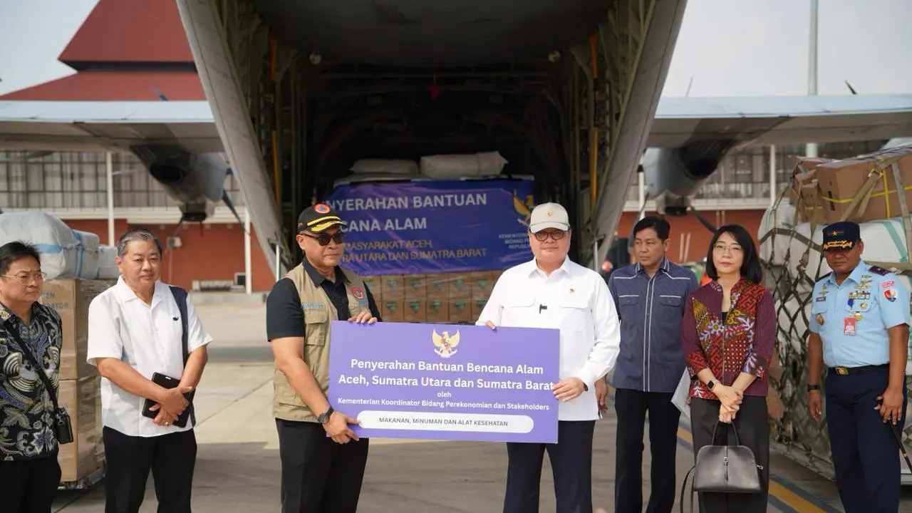 Kementerian Koordinator Bidang Perekonomian menyalurkan bantuan untuk korban bencana di Pulau Sumatera. (Dok Kemenko Perekonomian)
