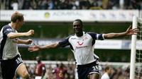 Ledley King (kanan) saat masih memperkuat Tottenham Hotspur. (https://twitter.com/LedleyKing)