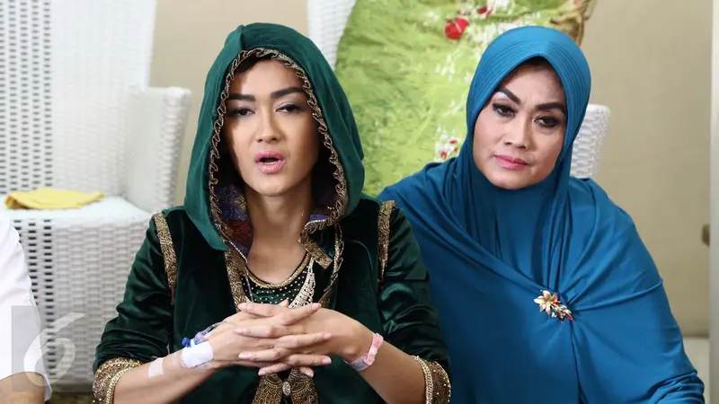 Julia Perez dan ibu, Sriwulansih