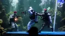 Penyelam mementaskan drama teatrikal yang bertajuk "Semangat perjuangan" di akuarium utama Sea World, Ancol, Jakarta, Selasa (10/11/2020). Pertunjukan dengan latar belakang Pertempuran Surabaya itu digelar pada 7-10 November untuk memperingati Hari Pahlawan Nasional. (Liputan6.com/Johan Tallo)