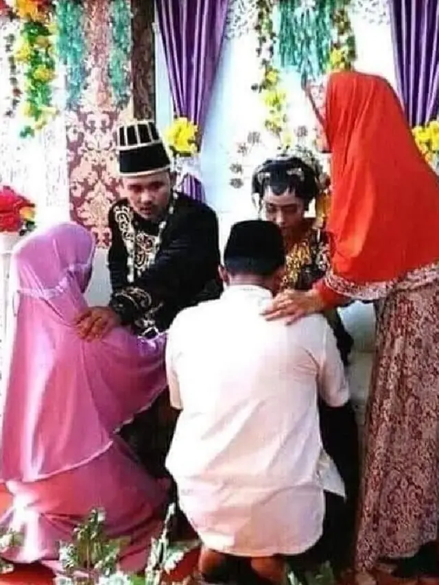 6 Momen Tak Terduga saat Sungkem Pas Nikahan Ini Bikin Tepuk Jidat