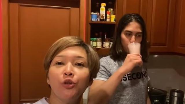 Seru Masak Sendiri, Ini 6 Momen Maia Estianty Sahur Bareng Al, El dan Dul