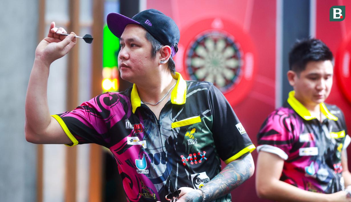 Sebanyak 36 peserta berlaga di Darts National Competition Series 02 2025. Tirta mampu tampil konsisten sejak laga awal hingga final. (Bola.com/M Iqbal Ichsan)