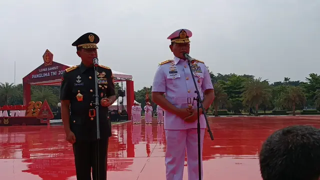 Laksamana Yudo Margono resmi menyerahkan jabatan Panglima TNI kepada Jenderal Agus Subiyanto