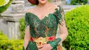 Berbagai macam model kebaya rupanya sudah pernah dipakai oleh Ashanty. Ibu dua anak tersebut terlihat begitu elegan dengan kebaya adat Bali. Meski berpose tanpa senyum, ia tetap terlihat menawan. (Liputan6.com/IG/@ashanty_ash)