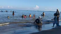 Pantai Anging Mammiri, Favorit Warga Makassar Nikmati Libur Panjang Waisak