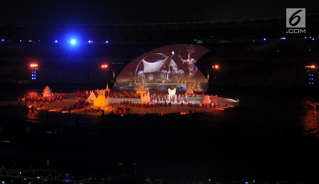 Penari membawakan tarian bertema Keberagaman di Indonesia saat pembukaan Asian Para Games 2018 di Stadion Utama Gelora Bung Karno, Jakarta, Sabtu (6/10). Asian Para Games 2018 berlangsung 6-13 Oktober. (Liputan6.com/Helmi Fithriansyah)