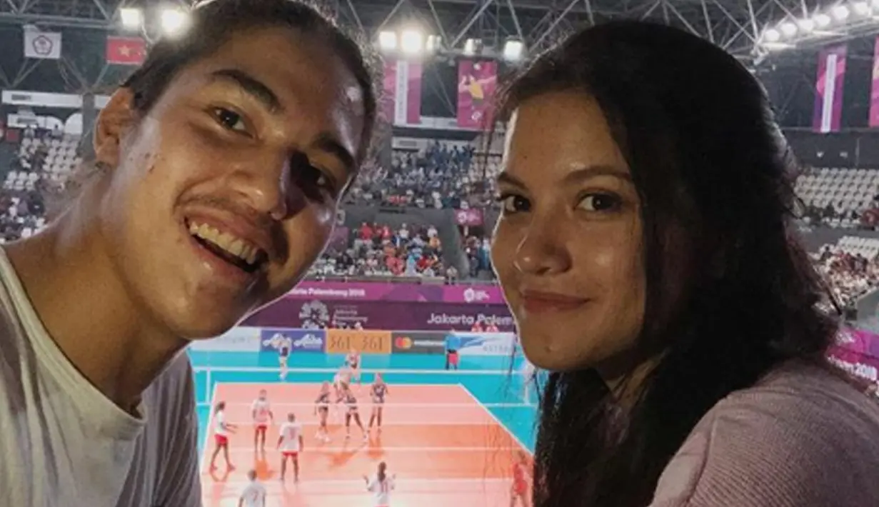 Potret El dan Marsha saat menonton pertandingan Voli Putri.  (Liputan6.com/IG/elelrumi)