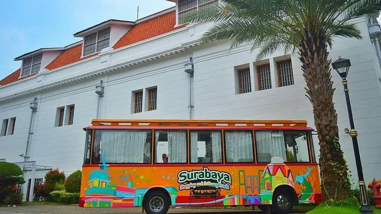 Bus Surabaya Shopping and Culinary Track