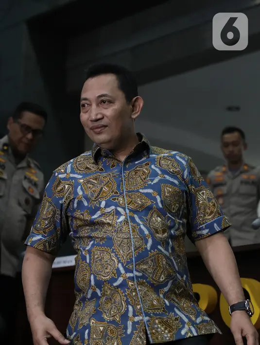 Kabareskrim Komjen Listyo Sigit Prabowo seusai memberikan keterangan dalam jumpa pers di Polda Metro, Jumat (27/12/2019). Pihak kepolisian merilis pelaku penyerangan terhadap penyidik senior KPK, Novel Baswedan yang merupakan anggota Polri berinisial RM dan RB. (Liputan6.com/Herman Zakharia)