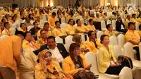 Sejumlah pengurus Partai Golkar menghadiri sidang paripurna munaslub Partai Golkar di Senayan, Jakarta ,Selasa (19/12). Paripurna tersebut membahas pandangan umum DPD 1 tiap tiap provinsi. (Liputan6.com/Angga Yuniar)