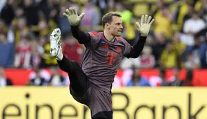 Blunder Manuel Neuer Berujung Rekor, Augsburg Cetak Gol Tercepat dalam Sejarah Bundesliga