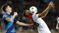 Penyerang Manchester United Anthony Martial (kanan). Foto diambil saat Martial membela AS Monaco pada laga leg kedua 16 besar Liga Champions melawan Arsenal, di Stade Louis II, Monaco, 17 Maret 2015. (EPA/SEBASTIEN NOGIER)