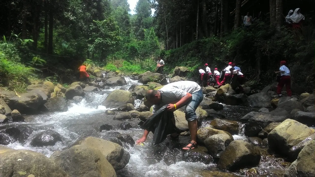 sampah ciliwung