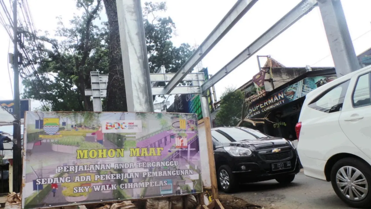 Kendaraan Dilarang Lewat Jalan Cihampelas Bandung Mulai Besok