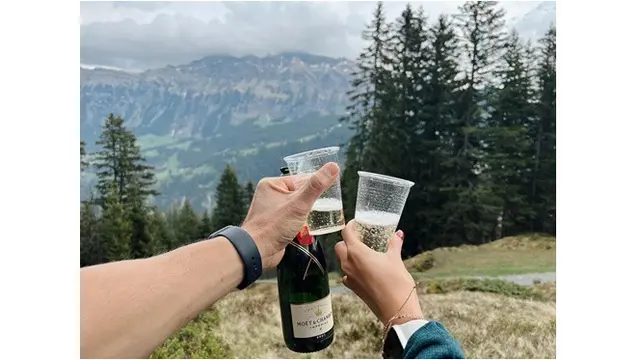 6 Potret Nana Mirdad dan Andrew White Rayakan 16 Tahun Pernikahan di Swiss