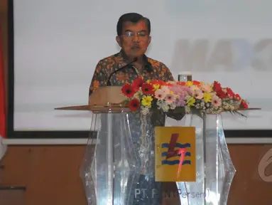 Wapres Jusuf Kalla saat memberi sambutan di acara Musyawarah Nasional Masyarakat Ketenagalistrikan Indonesia (MKI) ke VI di gedung PLN Pusat, Jakarta, Kamis (12/3/2015). (Liputan6.com/Herman Zakharia)