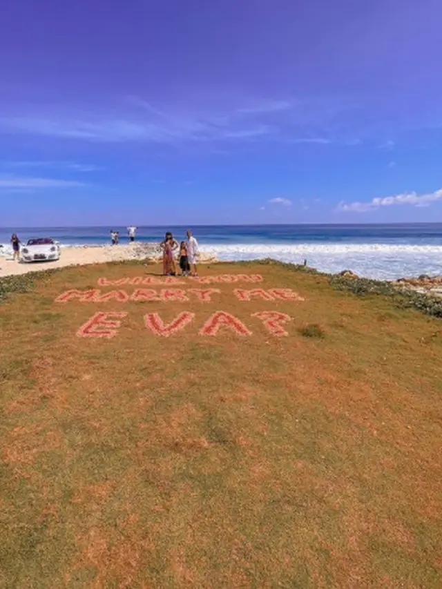 6 Momen Eva Belisima Eks Istri Kiwil Dilamar Pria India di Bali, Romantis