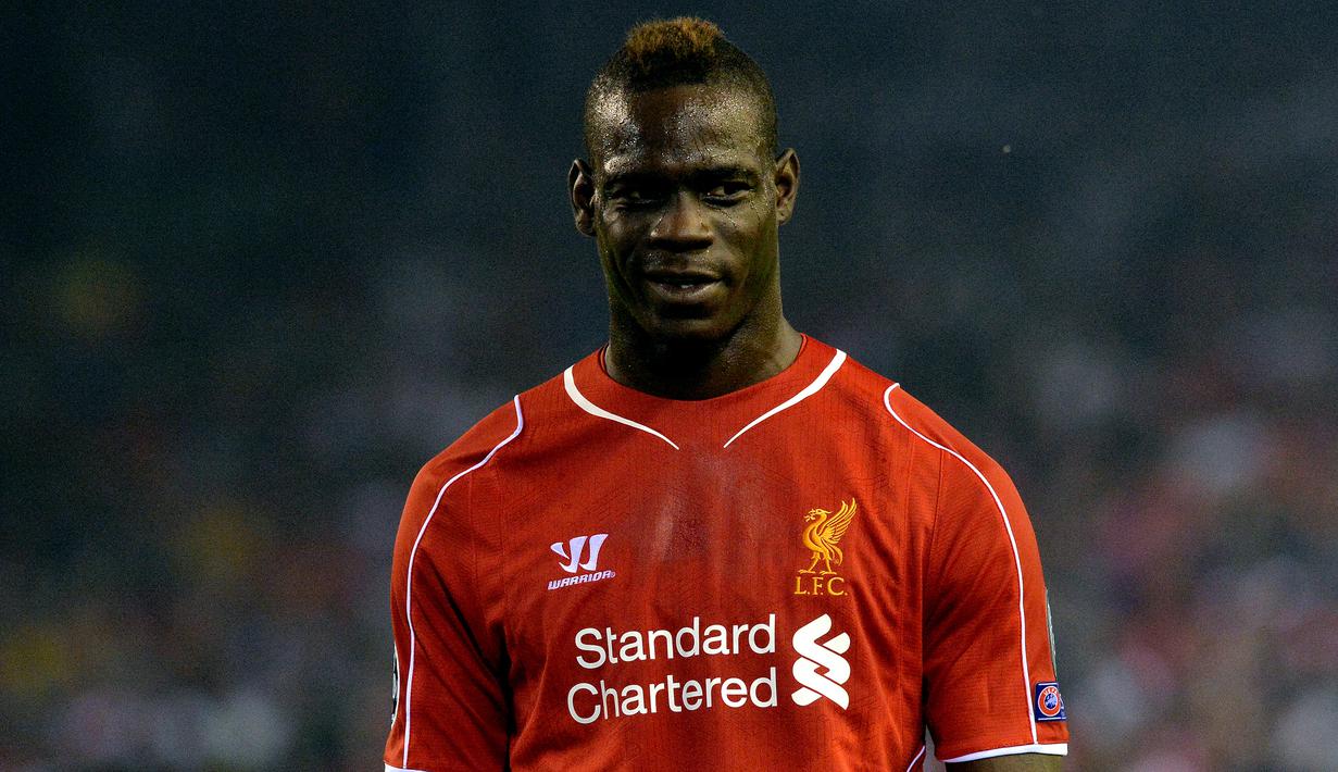 Mario Balotelli - Mario Balotelli termasuk pemain Liverpool yang gagal karena kegemilangannya bersama Manchester City tak muncul ketika berseragam The Reds. Selama membela Liverpool dari 2014-2016, Balotelli hanya tampil 28 kali dan mencetak 4 gol. (AFP/Paul Ellis)