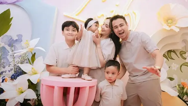 Lily Putri Nagita Slavina Jadi Baby Dior dengan Total Outfit Hampir Rp30 Jutaan. [@raffinagita1717]