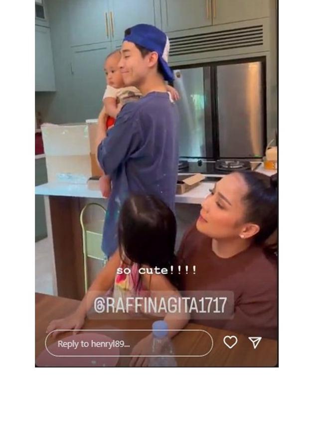 7 Potret Henry Lau Main ke Rumah Raffi Ahmad dan Nagita Slavina, Temukan Makanan Favorit
