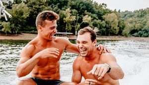 Ilustrasi persahabatan pria (dok. Connor Wilkins/unsplash)