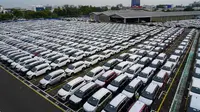 Jejeran Unit Produksi Astra Daihatsu Motor di Fasilitas Logistik yang Siap Dikirim ke Pelanggan.