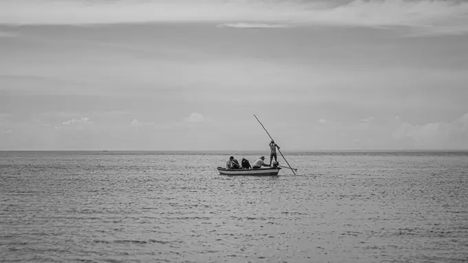 Hari Bidan Nasional, Simak Kisah Heroik Bidan Bantu Persalinan Ibu Hamil di Tengah Laut
