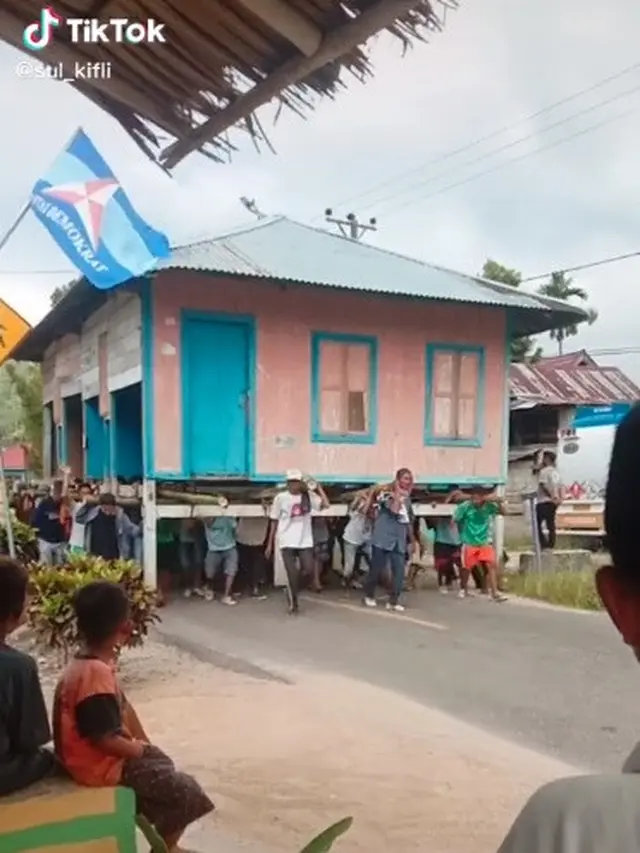 Diangkat Ratusan Orang, Video Tradisi Pindah Rumah ala Suku Bugis Ini Viral
